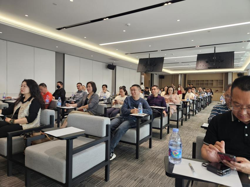 關(guān)于參加"DeepSeek+新質(zhì)生產(chǎn)力"AI實戰(zhàn)培訓的簡報